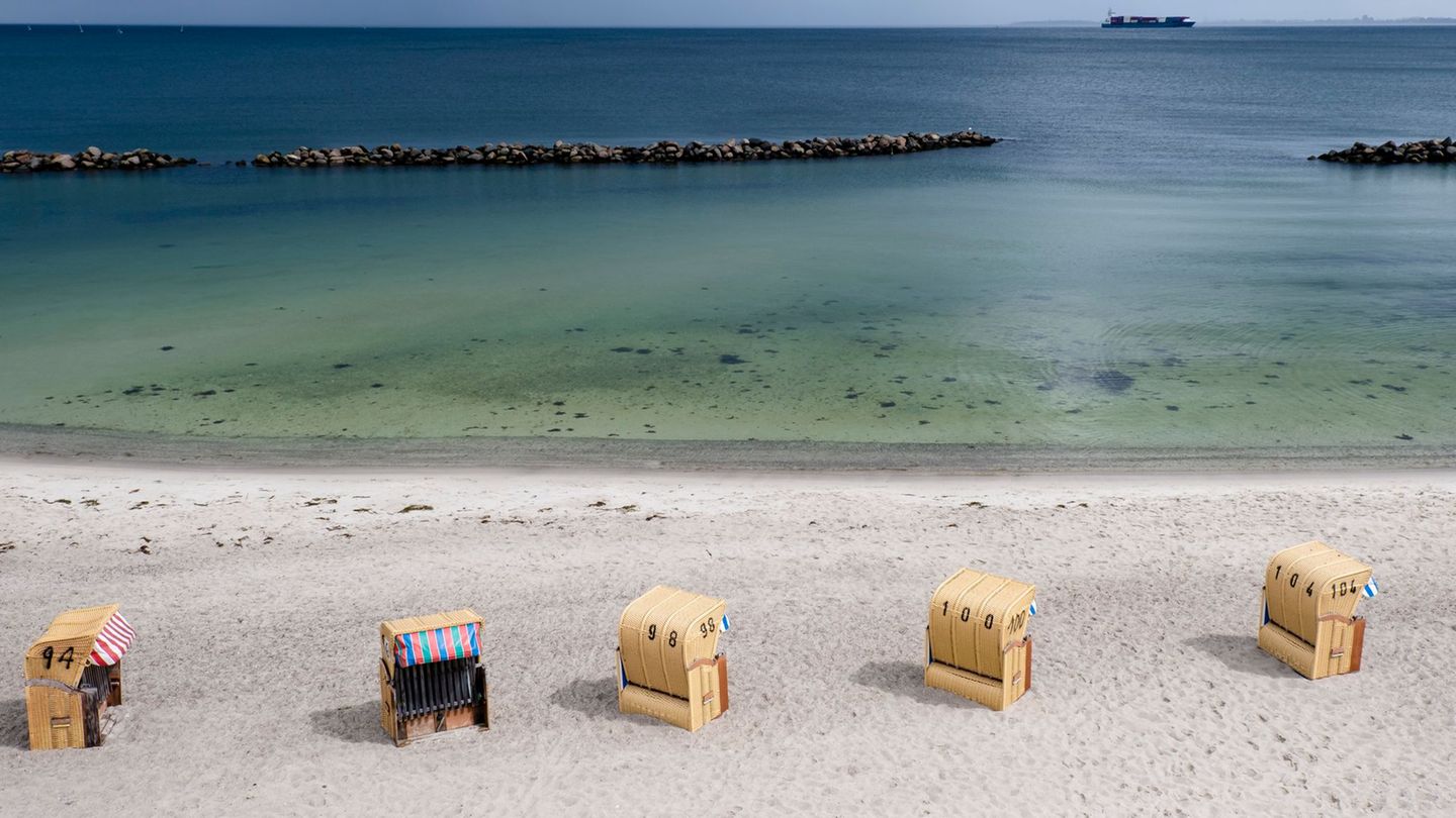 Bei gutem Wetter zieht es viele Urlauber an die Küsten von Nordsee und Ostsee in Schleswig-Holstein. Foto: Frank Molter/dpa