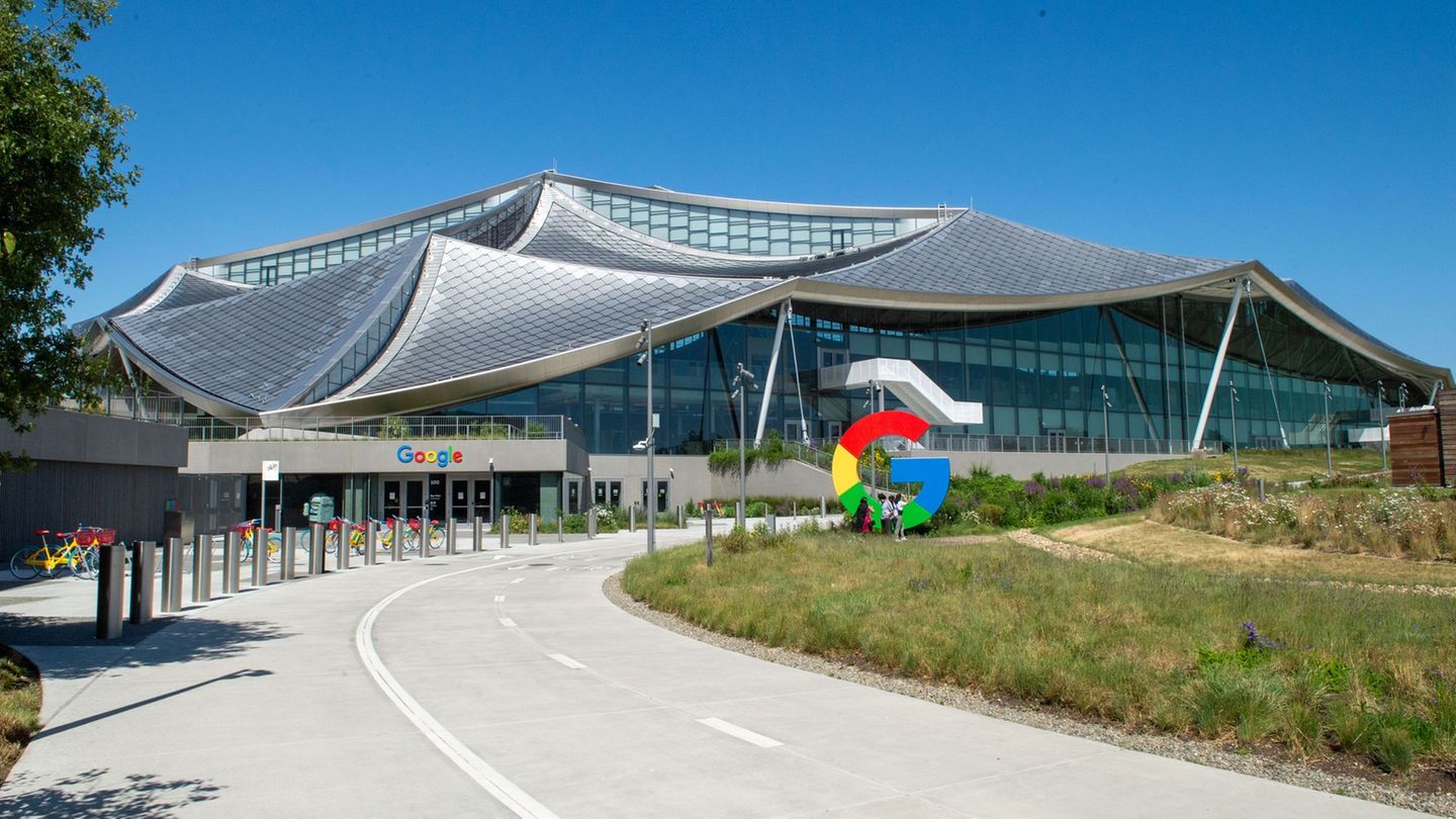 Google schraubte die Spanne für die geplanten Kapitalinvestitionen um fünf Milliarden Dollar nach oben. (Archivbild) Foto: Andre