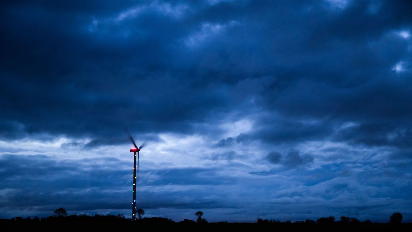 Dunkle Wolken und stürmisches Wetter verheißen für die privaten Versicherungsunternehmen in Deutschland oft nichts Gutes. (Symbo