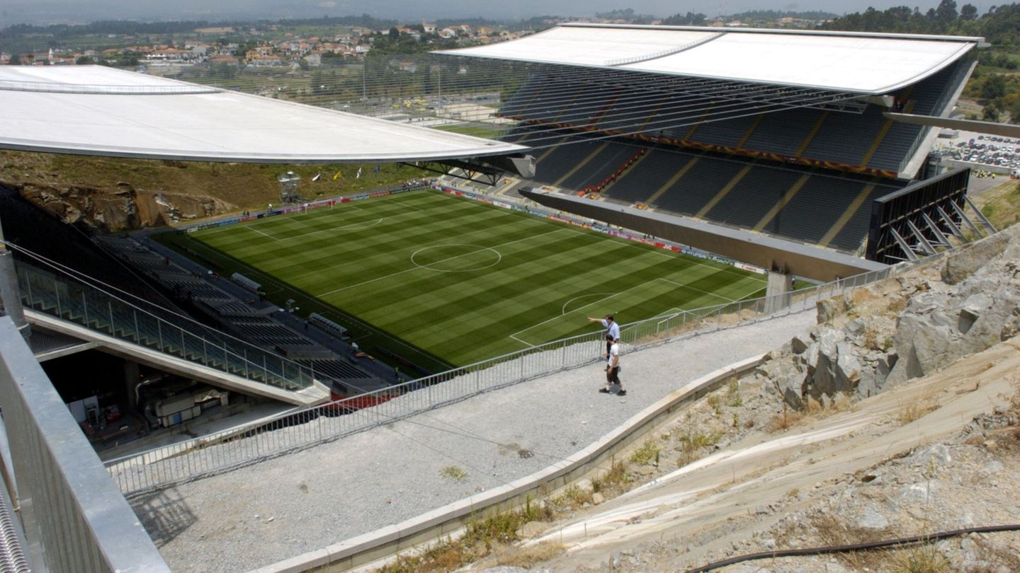 Hier ist der SC Freiburg in der Europa League gefordert: im Stadion von Braga. (Archivbild) Foto: Bernd Weissbrod/dpa