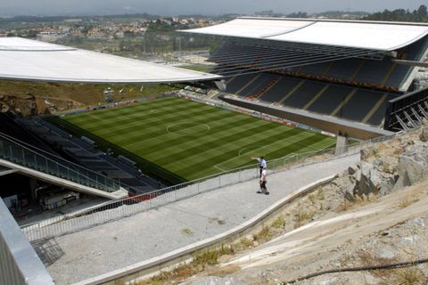 Hier ist der SC Freiburg in der Europa League gefordert: im Stadion von Braga. (Archivbild) Foto: Bernd Weissbrod/dpa