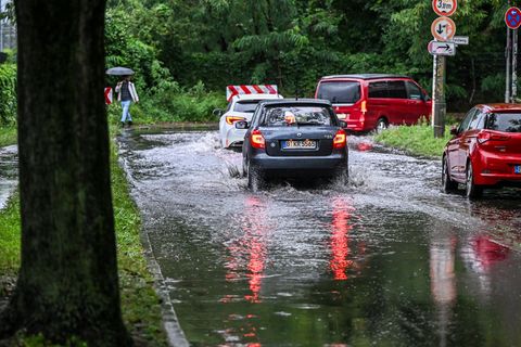 Starkregen, Hagel und Überschwemmungen haben im vergangenen Jahr deutlich weniger Schäden in Berlin angerichtet. (Archivbild) Fo