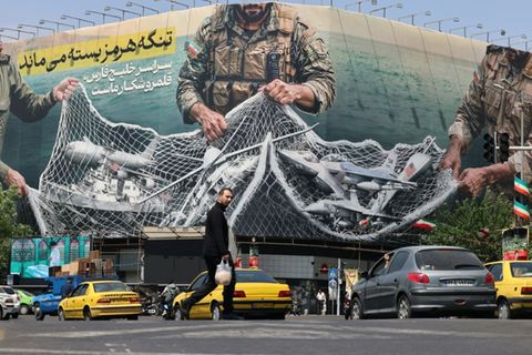 Plakat in Teheran: "Die Straße von Hormus bleibt zu"