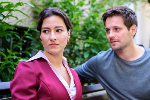 "Sturm der Liebe": Olivia (l.) graut es vor den Erinnerungen an die Nacht, in der ihr Vater starb.
