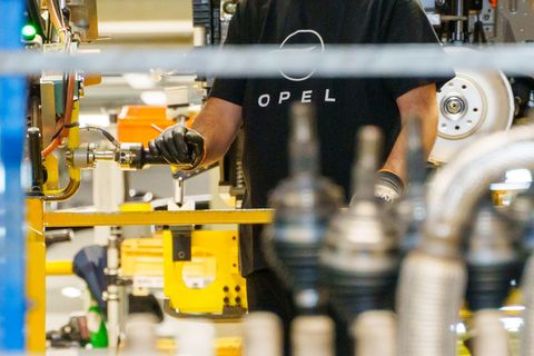 Am Stammsitz Rüsselsheim werden Opel-Autos montiert. (Archivbild) Foto: Andreas Arnold/dpa