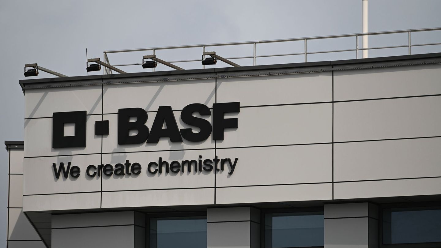 Chemiekonzern: Wettbewerbsdruck: BASF setzt im ersten Quartal weniger um