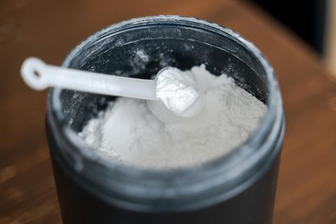 Deal News: Ein Messlöffel mit Kreatinpulver