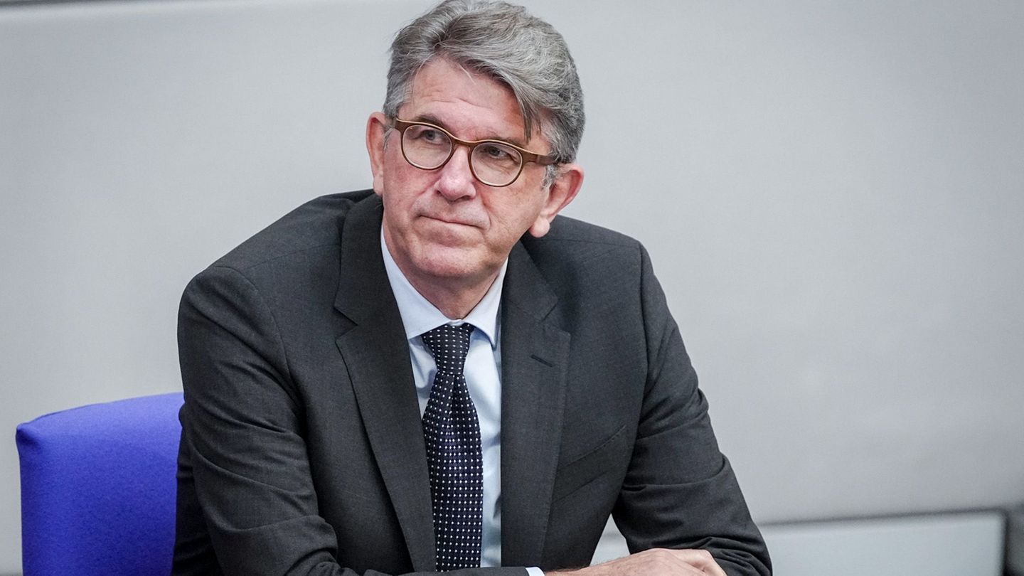 Rechtsstreit: Gericht untersagt Weimers Äußerung zu Berliner Buchladen