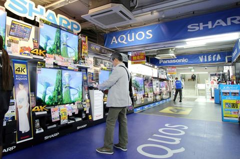 Fernsehgeräte in einem Geschäft