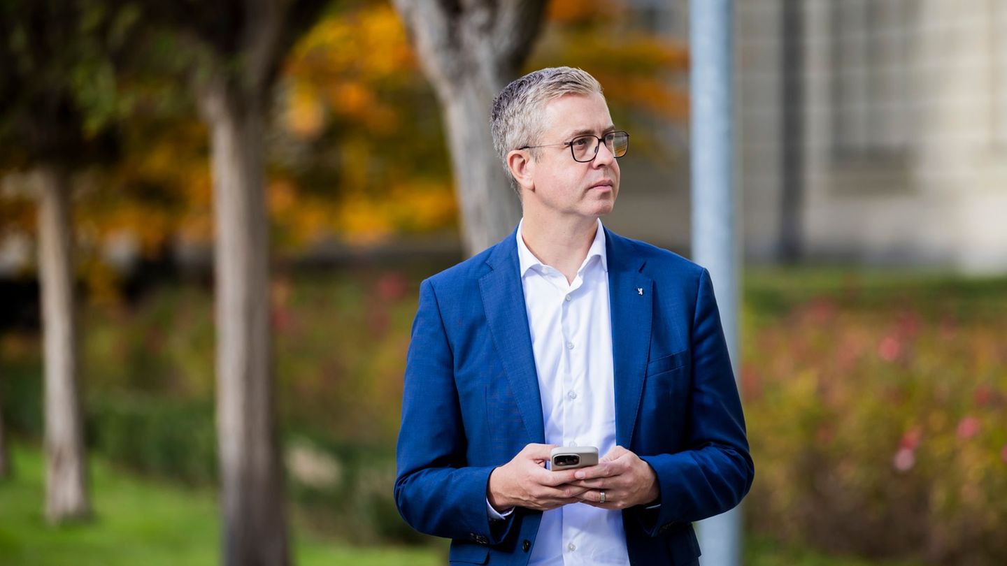 Berlins Finanzsenator Stefan Evers (CDU) soll nun auch das Kulturressort leiten. (Archivbild) Foto: Christoph Soeder/dpa