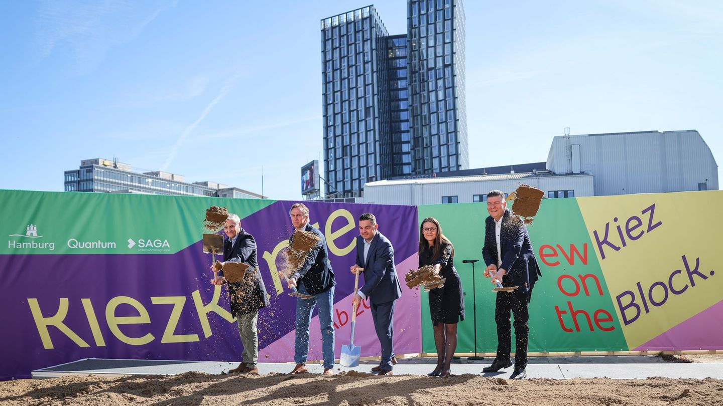 Thomas Krebs (l-r), Vorstandssprecher Saga Unternehmensgruppe, Frank Gerhard Schmidt, Gründer und Vorstandsmitglied Quantum Immo
