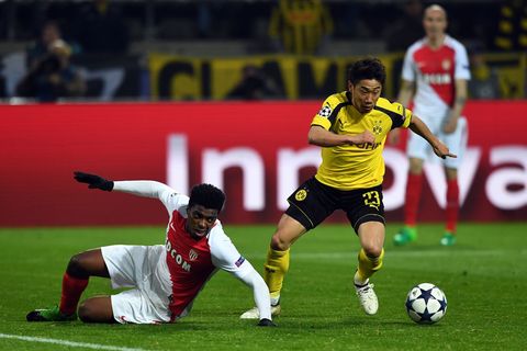 Für den BVB soll es zum Wiedersehen mit Shinji Kagawa (r) kommen. (Archivbild) Foto: Federico Gambarini/dpa