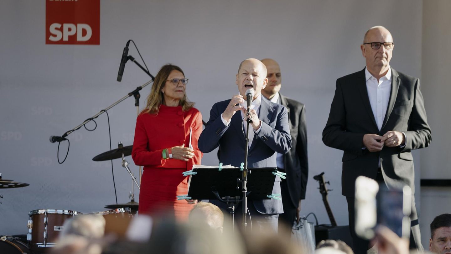 Das Europafest der SPD 2023 gerät für Kanzler Olaf Scholz zum Spießrutenlauf: Er wird extrem aggressiv empfangen und als „Kriegstreiber“, „Lügner“ und „Volksverräter“ beschimpft. Im Zuge der Bauernproteste gegen die Streichung von Agrardiesel-Subventionen schlägt Scholz massiver Zorn entgegen, etwa als ihm in Cottbus Hunderte Landwirte mit gellenden Pfiffen gegenüberstehen und Auftritte nur unter verstärkten Sicherheitsvorkehrungen möglich sind. Im Mai 2023 kommt es schließlich am Frankfurter Flughafen zu einer gravierenden Sicherheitspanne: Ein Mann reiht sich mit seinem Privatwagen unbemerkt in den Kanzler-Konvoi ein, passiert Kontrollen und umarmt Scholz auf dem Rollfeld, bevor Sicherheitskräfte eingreifen.