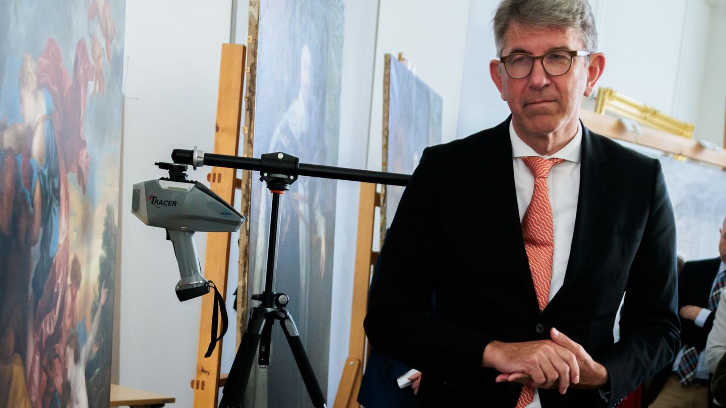 Wolfram Weimer (parteilos), Staatsminister für Kultur und Medien, besuchte am Donnerstag Potsdam. Foto: Carsten Koall/dpa