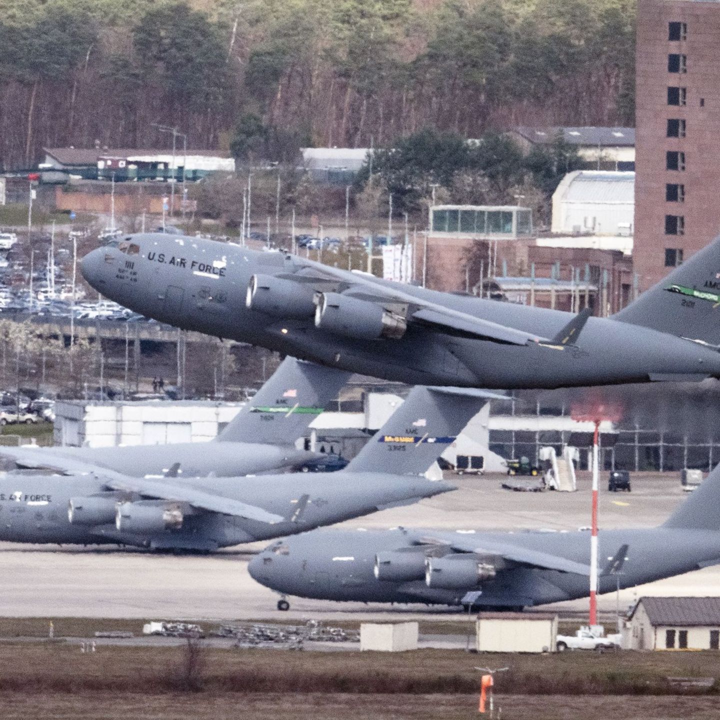 Die US-Airbase in Ramstein ist die zentrale Luftdrehscheibe für Europa und den Nahen Osten. (Archivbild) Foto: Boris Roessler/dp