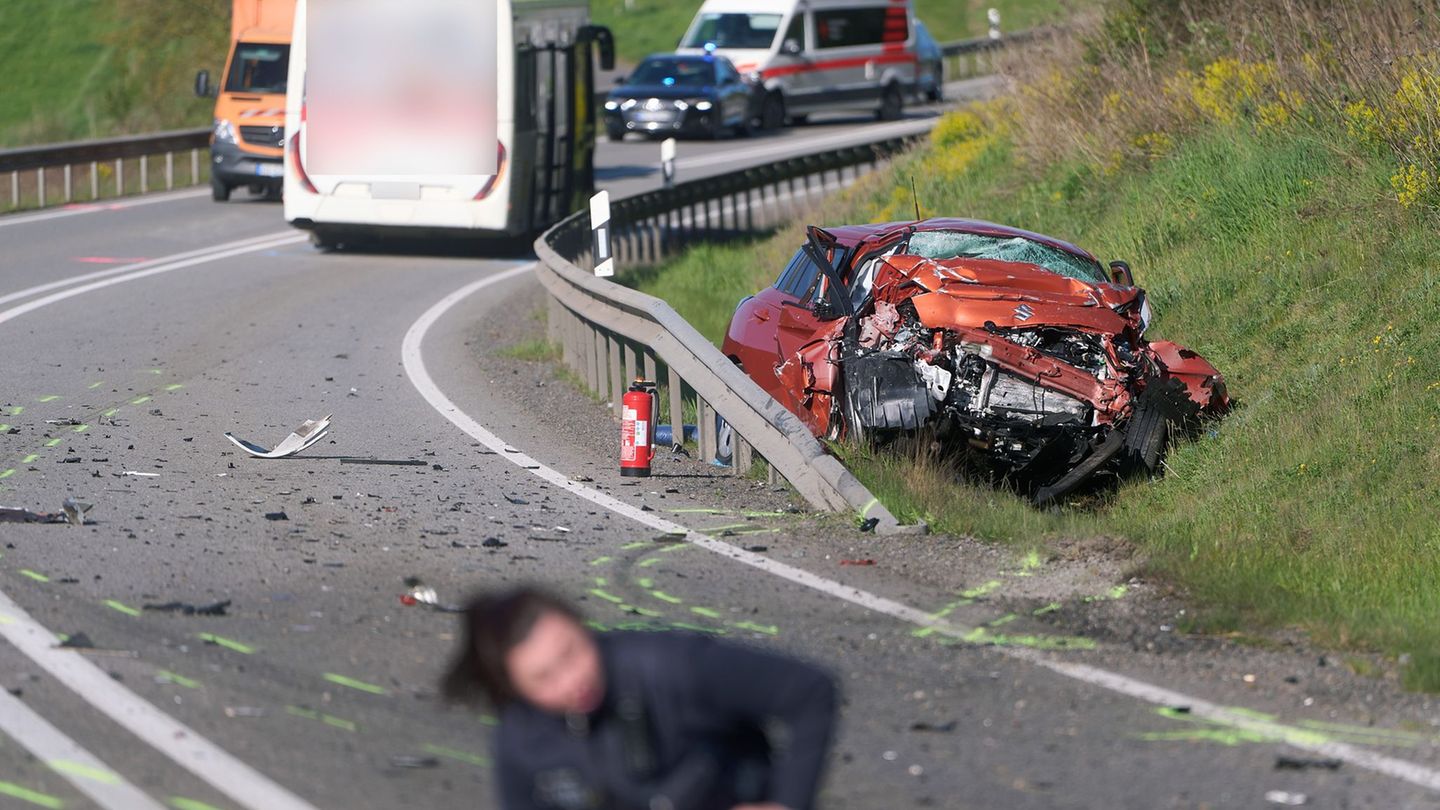 Busunfall: 24-Jährige stirbt bei Unfall mit Linienbus - Kinder verletzt
