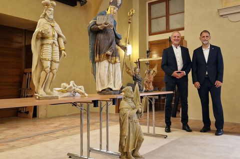 Die Rückgabe der Skulpturen fand in Prag statt. Foto: -/Bayerisches Landeskriminalamt/dpa