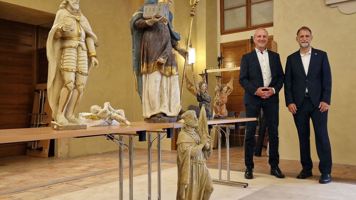 Die Rückgabe der Skulpturen fand in Prag statt. Foto: -/Bayerisches Landeskriminalamt/dpa
