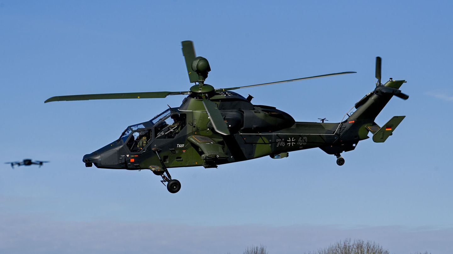 Bei den Übungen werden Kampfhubschrauber nachts im Tiefflug unterwegs sein. (Archivbild) Foto: Klaus-Dietmar Gabbert/dpa