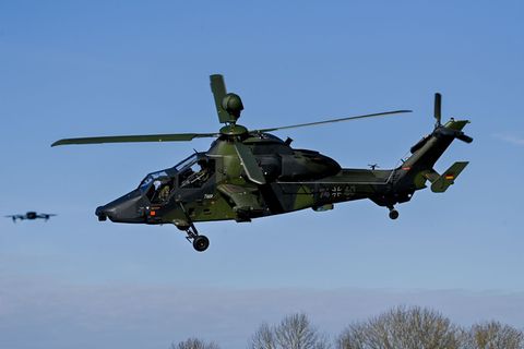 Bei den Übungen werden Kampfhubschrauber nachts im Tiefflug unterwegs sein. (Archivbild) Foto: Klaus-Dietmar Gabbert/dpa