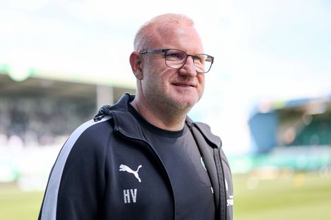 Die Fürther und Trainer Heiko Vogel freuen sich auf das Frankenderby. (Archivbild) Foto: Daniel Löb/dpa