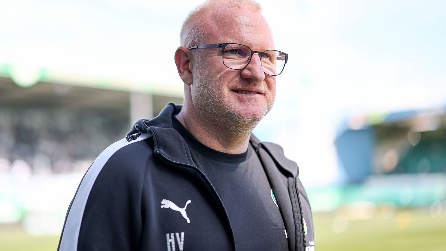 Die Fürther und Trainer Heiko Vogel freuen sich auf das Frankenderby. (Archivbild) Foto: Daniel Löb/dpa