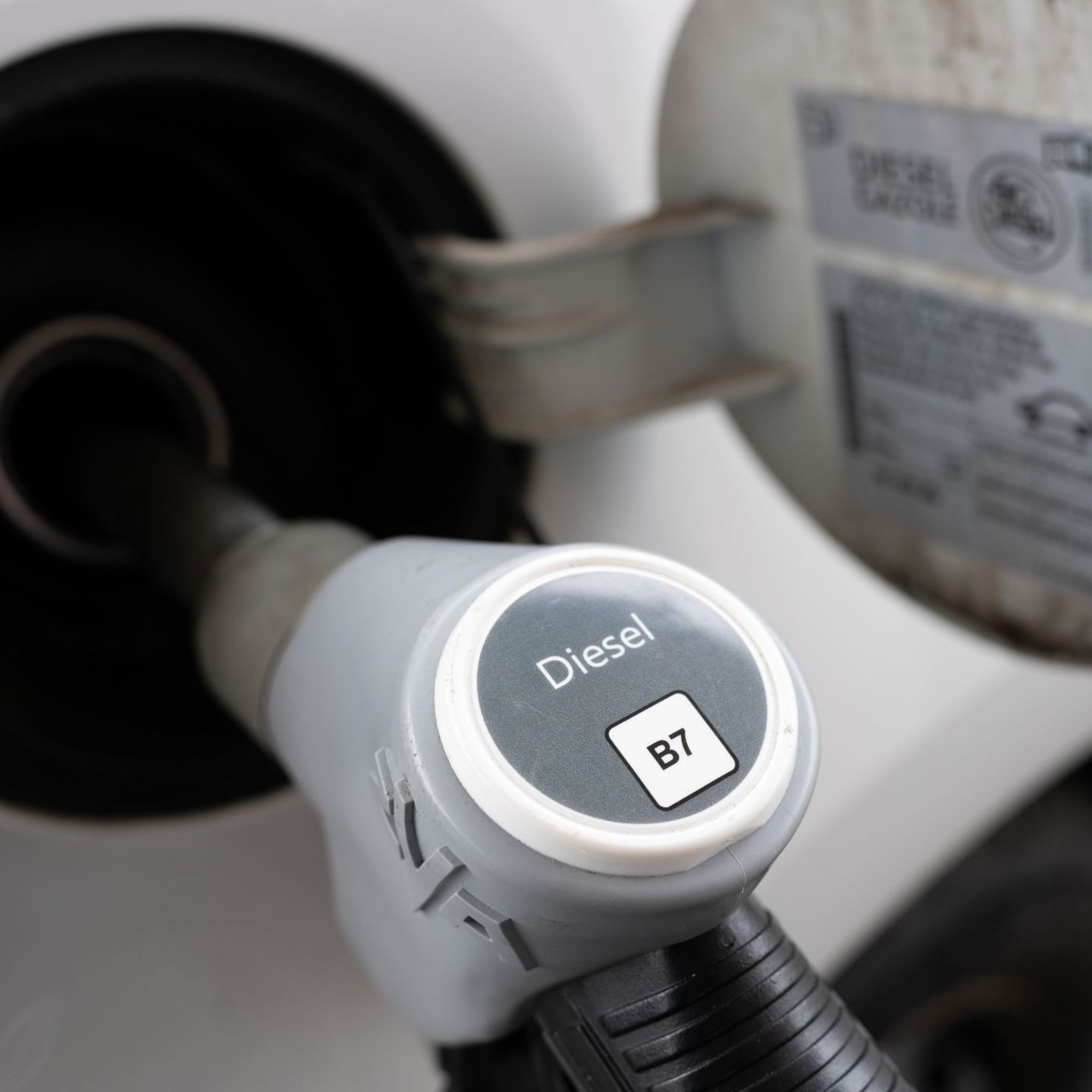 Benzin und Diesel sind deutlich teurer geworden. (Archivbild) Foto: Sebastian Kahnert/dpa