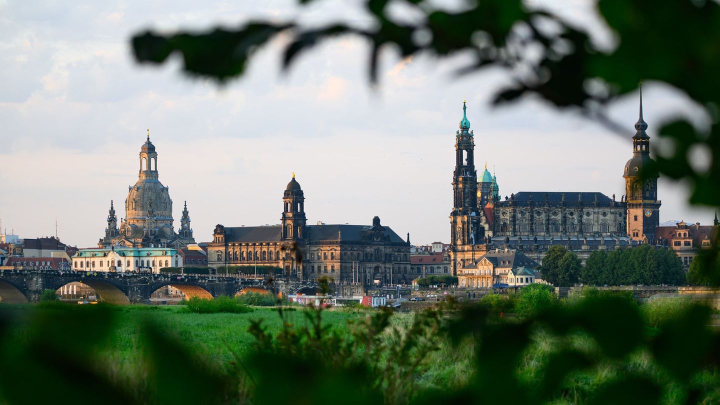 Vorerst bleibt es bei der Haushaltssperre in Dresden - der Stadtrat hat den Nachtragshaushalt der Verwaltung am Mittwoch abgeleh