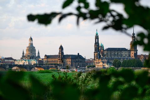 Vorerst bleibt es bei der Haushaltssperre in Dresden - der Stadtrat hat den Nachtragshaushalt der Verwaltung am Mittwoch abgeleh