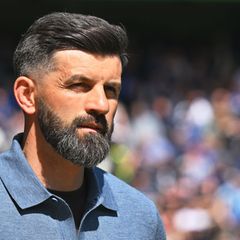 Schalke-Trainer Miron Muslic hat einen Appell an die Fans gerichtet. Foto: Swen Pförtner/dpa