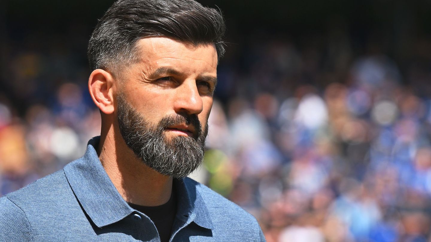 Schalke-Trainer Miron Muslic hat einen Appell an die Fans gerichtet. Foto: Swen Pförtner/dpa