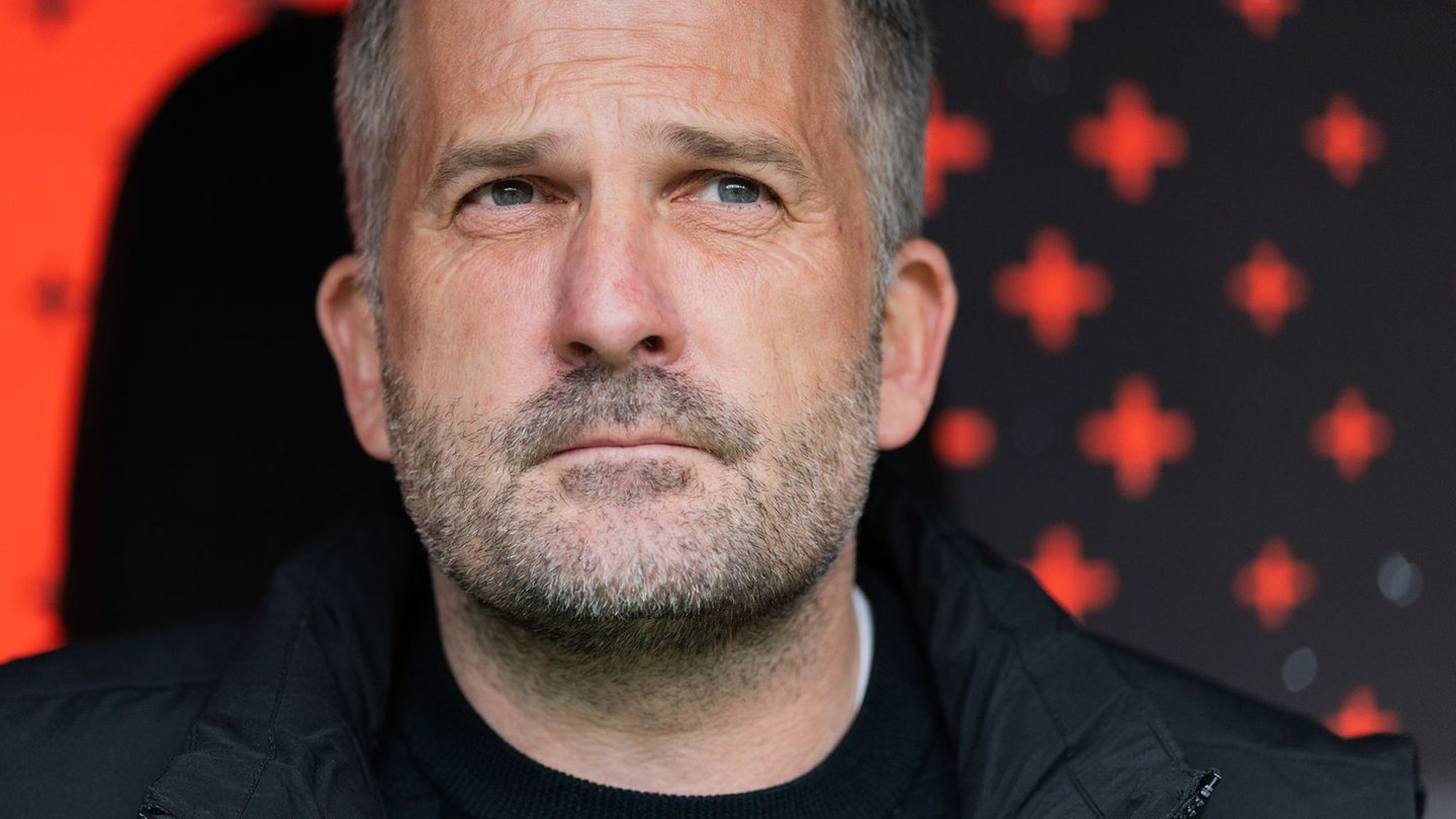 Schielt auf Platz neun in der Liga: Manuel Baum. (Archivbild) Foto: Rolf Vennenbernd/dpa