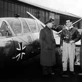 Das Bild zeigt die Übergabe des Jets im Beisein von Generalinspekteur Josef Kammhuber