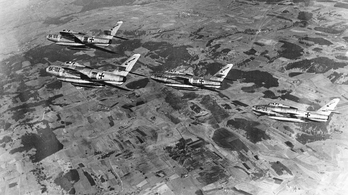 F-84F Thunderstreak im Formationsflug