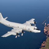 Eine Lockheed P-3C Orion über Helgoland