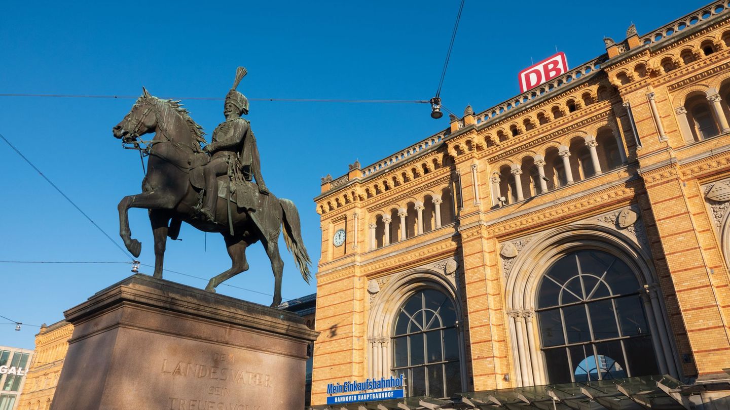 Am Hauptbahnhof Hannover gilt vom 1. Mai an ein Alkoholkonsumverbot. (Symbolbild) Foto: Sarah Knorr/dpa