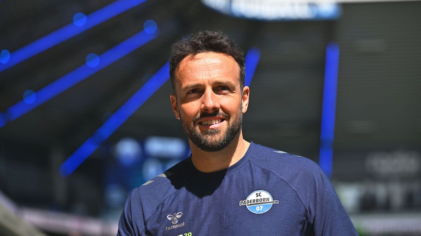 Ralf Kettemann glaubt fest an den Aufstieg mit dem SC Paderborn. (Archivbild) Foto: Swen Pförtner/dpa