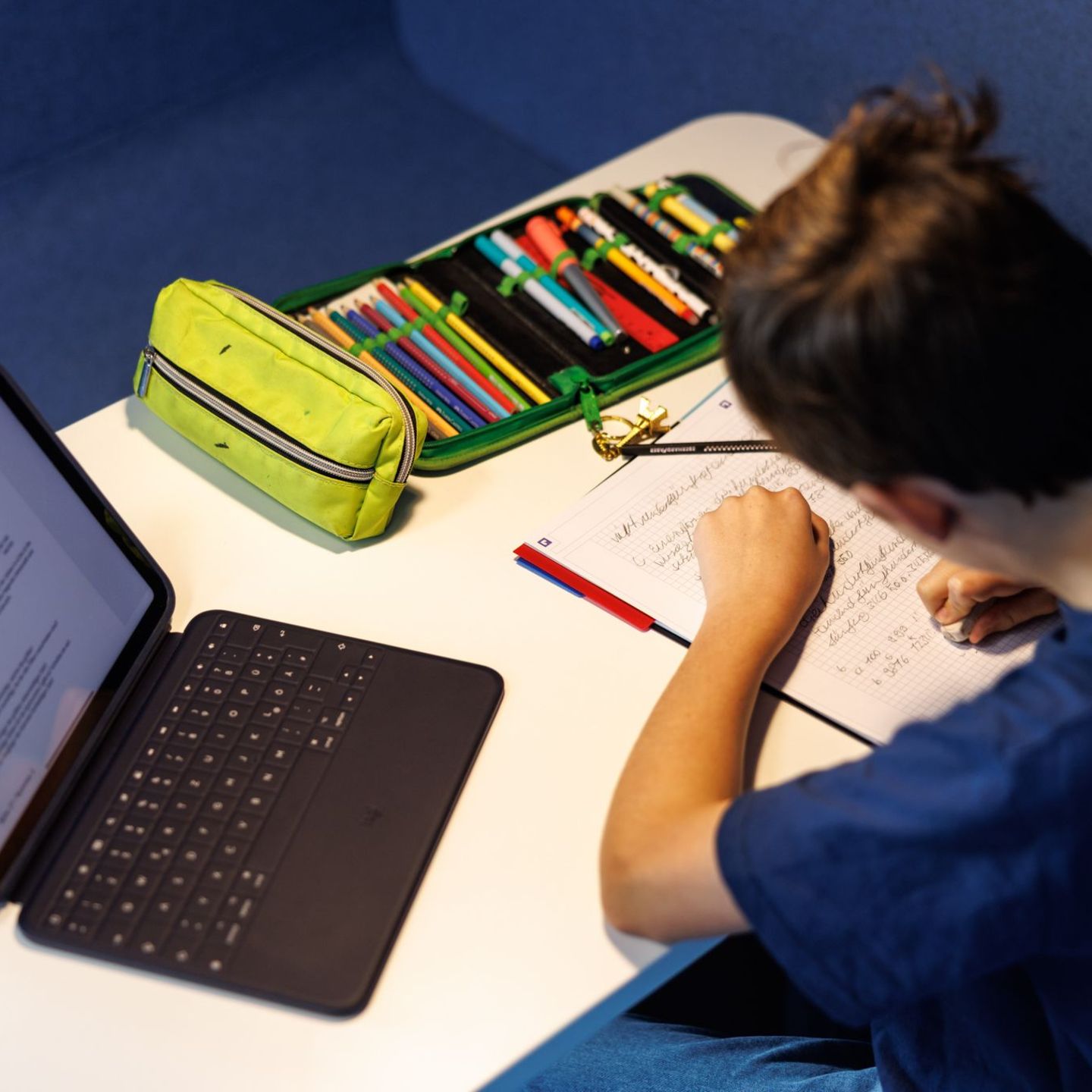 Die Opposition sieht die digitale Schulbildung in Gefahr. (Symbolbild) Foto: Matthias Balk/dpa/dpa-tmn