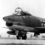 Schwarzweiß Aufnahme einer frühen "Gina" der Luftwaffe