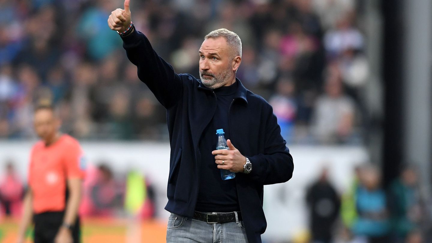 Kiels Trainer Tim Walter. (Archivbild) Foto: Daniel Bockwoldt/dpa