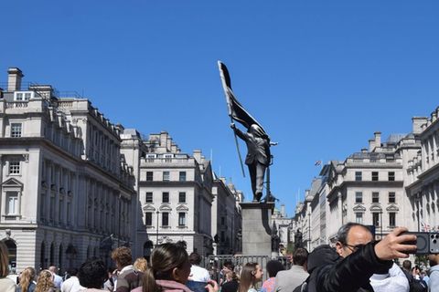 Banksy hat über Nacht eine neue Statue in London enthüllt.