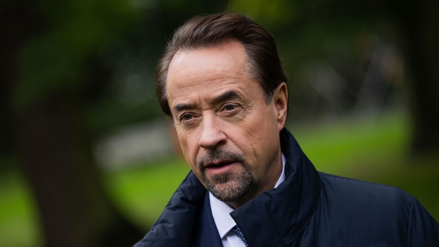 Macht sich Gedanken über seine Wirkung auf andere: der Schauspieler Jan Josef Liefers. (Archivbild) Foto: Rolf Vennenbernd/dpa