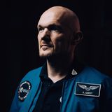Seit März 2023 leitet Gerst bei der ESA die Abteilung „Astronaut Operations“, zu der unter anderem die Unterstützung künftiger Mondmissionen gehört. Im neuen Artemis-Programm sollen erstmals bald auch europäische Astronauten und Astronautinnen zum Mond fliegen. Den ersten ESA-Platz soll ein Deutscher bekommen. „Der Fokus wird nun auf der Forschung liegen“, sagt der Geophysiker Gerst. „Der Mond ist gewissermaßen der achte Kontinent unserer Erde.“