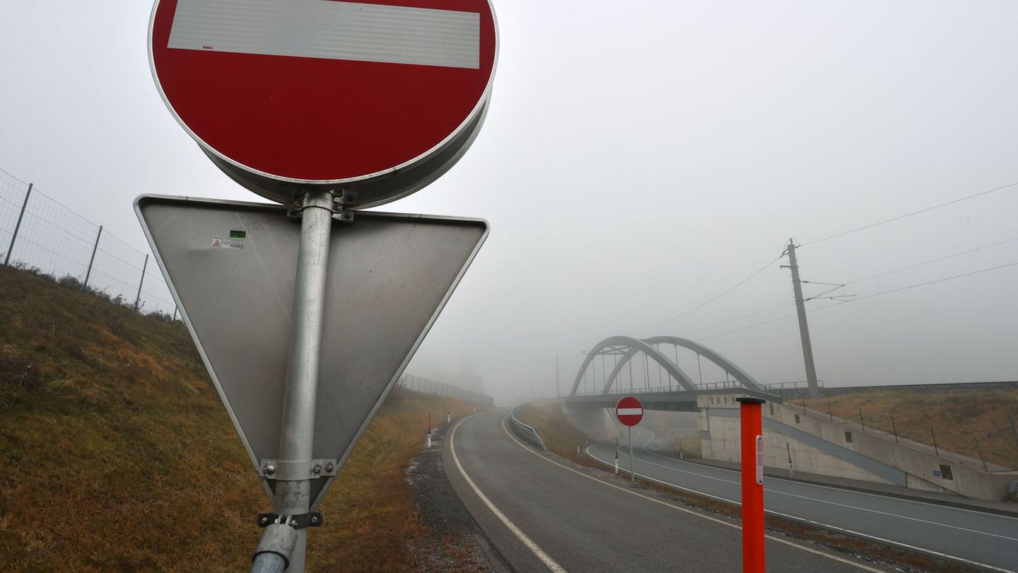 Beginn der Sommerferien: Weitere Alpenpass-Sperre wegen Demonstration