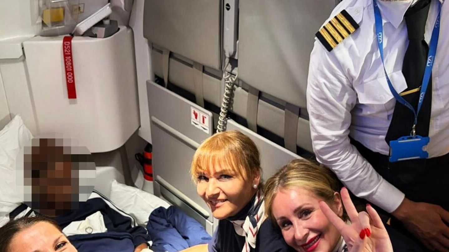 Geburt über den Wolken: Frau bringt in 10.000 Metern Höhe Kind zur Welt