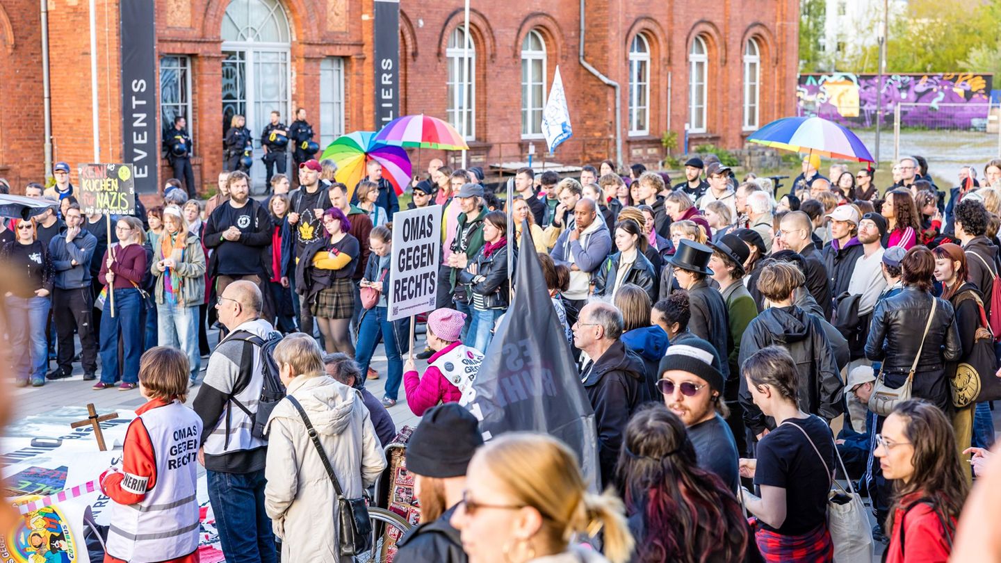 Schmierereien an Synagoge: Hunderte bei Demo gegen Rechts in Cottbus