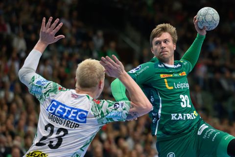 Franz Semper und die Bundesliga-Handballer des SC DHfK Leipzig feierten einen wichtigen Heimsieg gegen Erlangen. (Archivbild) Fo