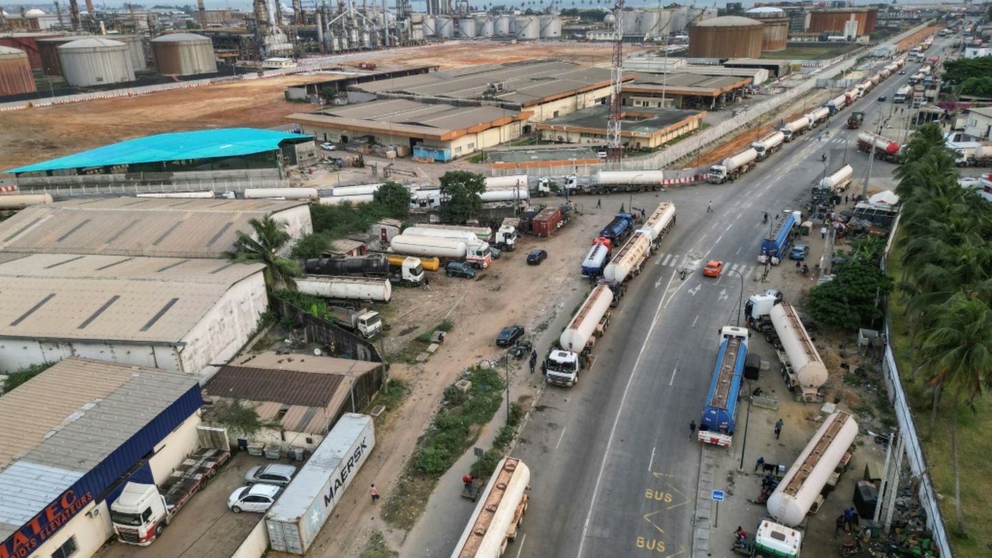 Malische Tanklaster in Abidjan am 15. Januar 2026