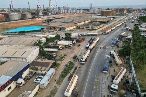 Malische Tanklaster in Abidjan am 15. Januar 2026