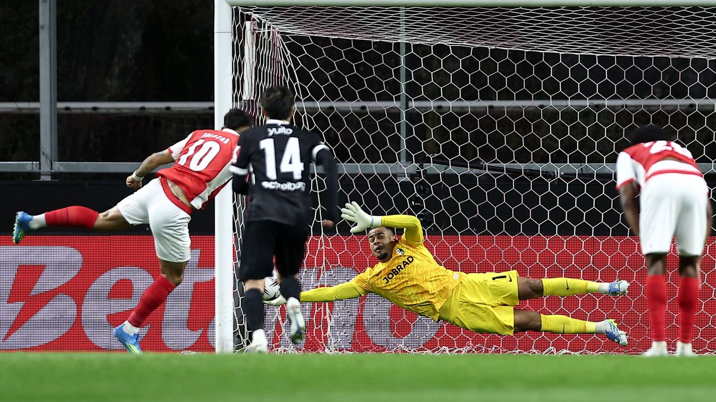 Europa League: Last-Minute-Gegentor: Freiburger Finaltraum droht zu platzen